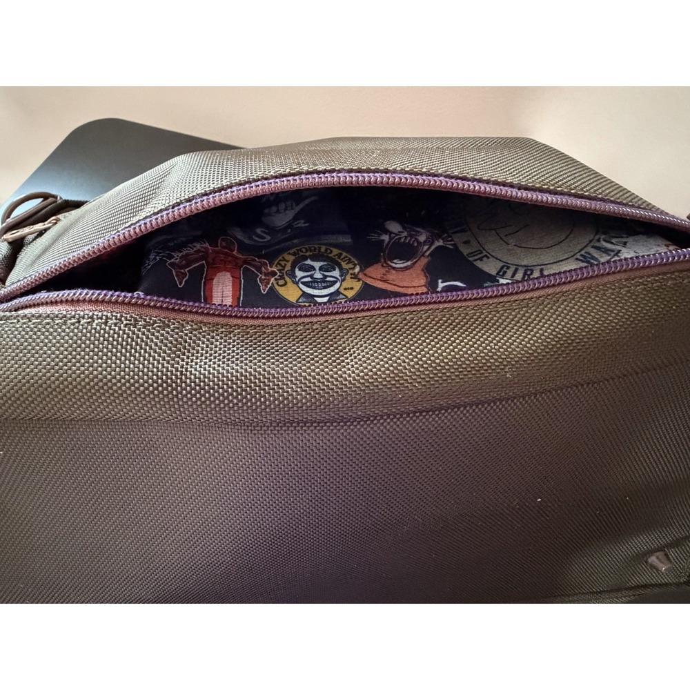 NWOT Robert Graham "The Jetsetter" In Olive Duffel Travel Bag MSRP $298 Retired - Picture 4 of 12